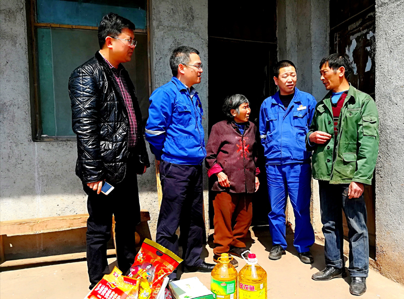 刘卫星率物流中心慰问扶贫对象宁方忠