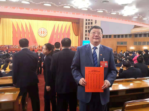 殷世清出席中国工会第十七次全国代表大会