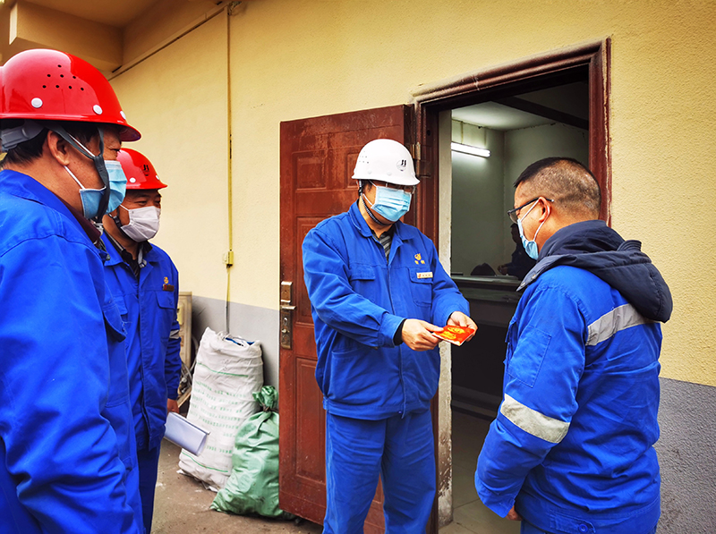 暖心!安博登录网页版为一线困难员工送上“特殊救助金”